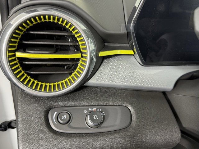 New 2025 Chevrolet Trax LT w/ Driver Confidence Package image 19