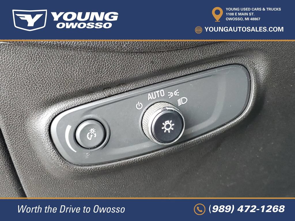 Used 2022 Chevrolet Equinox RS w/ RS Leather Package FWD image 11