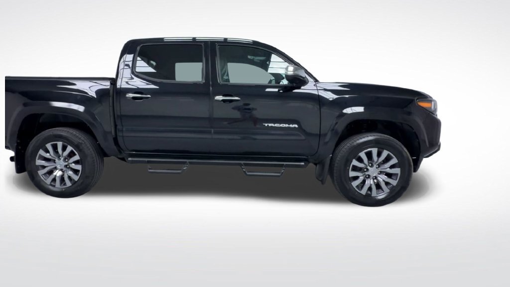 Certified 2022 Toyota Tacoma Limited AWD/4WD image 10