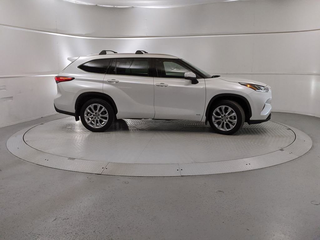 Used 2023 Toyota Highlander Limited image 2