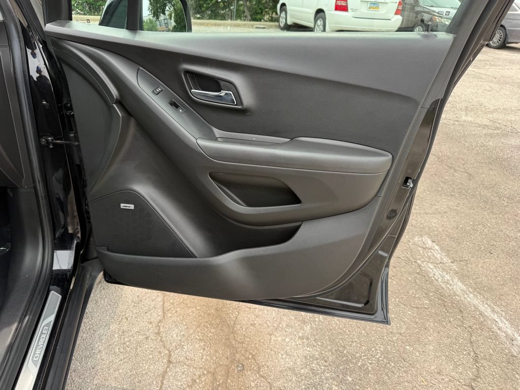 Used 2018 Chevrolet Trax Premier w/ Midnight Edition FWD image 42