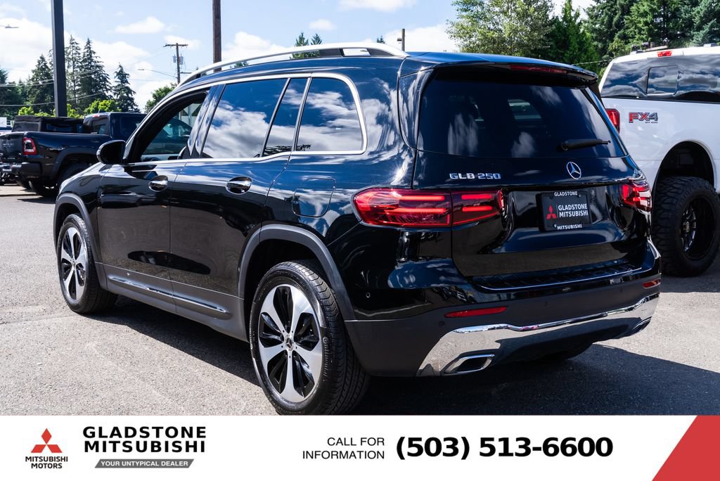 Used 2025 Mercedes-Benz GLB 250 4MATIC image 5