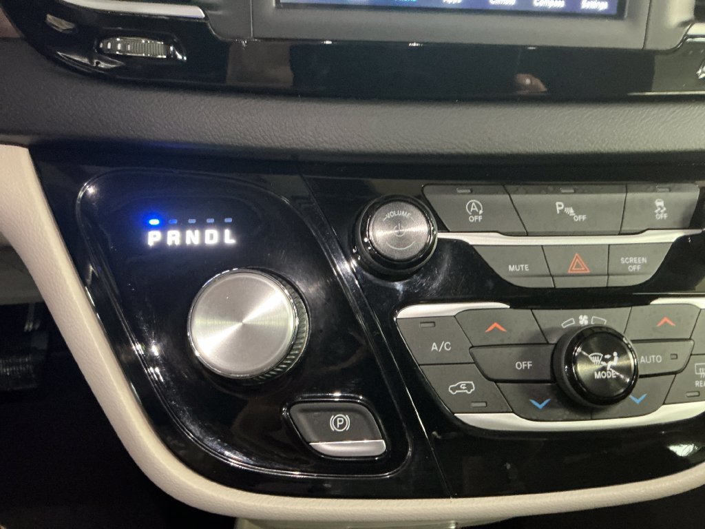 Used 2018 Chrysler Pacifica Touring Plus FWD image 24