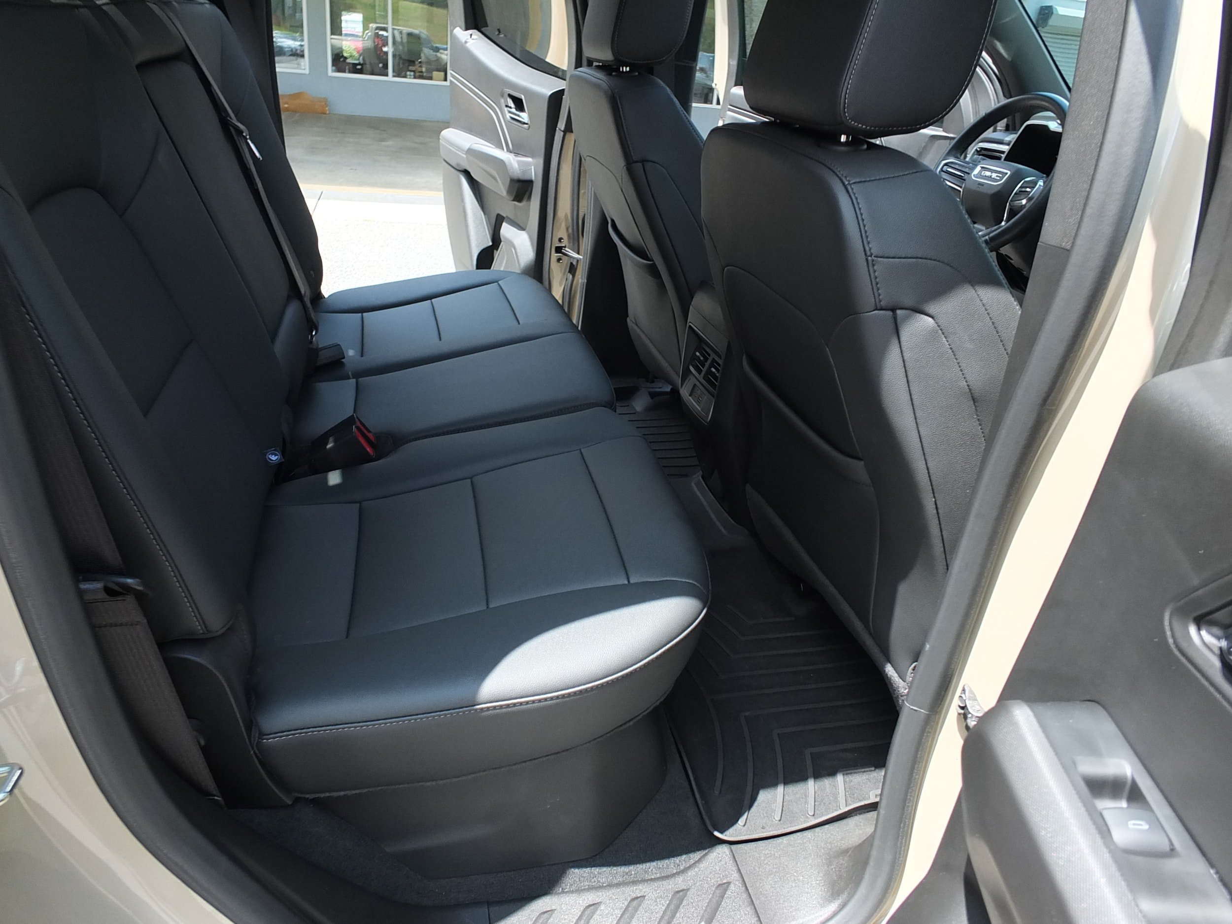 Used 2024 GMC Canyon Elevation w/ Elevation Premium Package AWD/4WD image 15