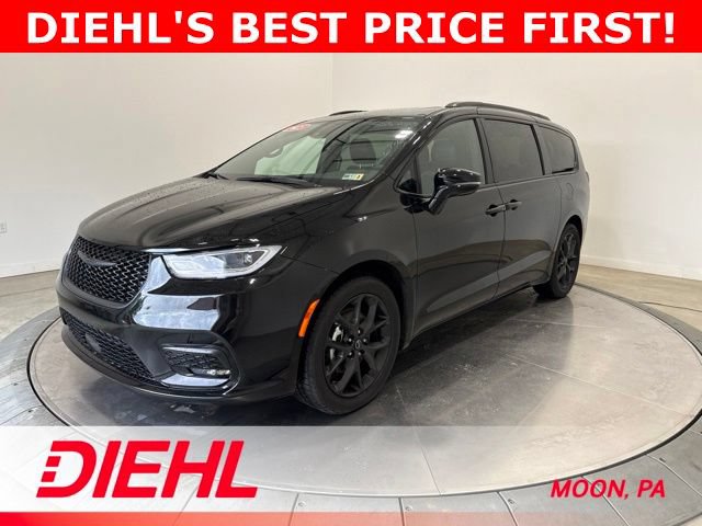 Used 2025 Chrysler Pacifica Limited FWD image 3