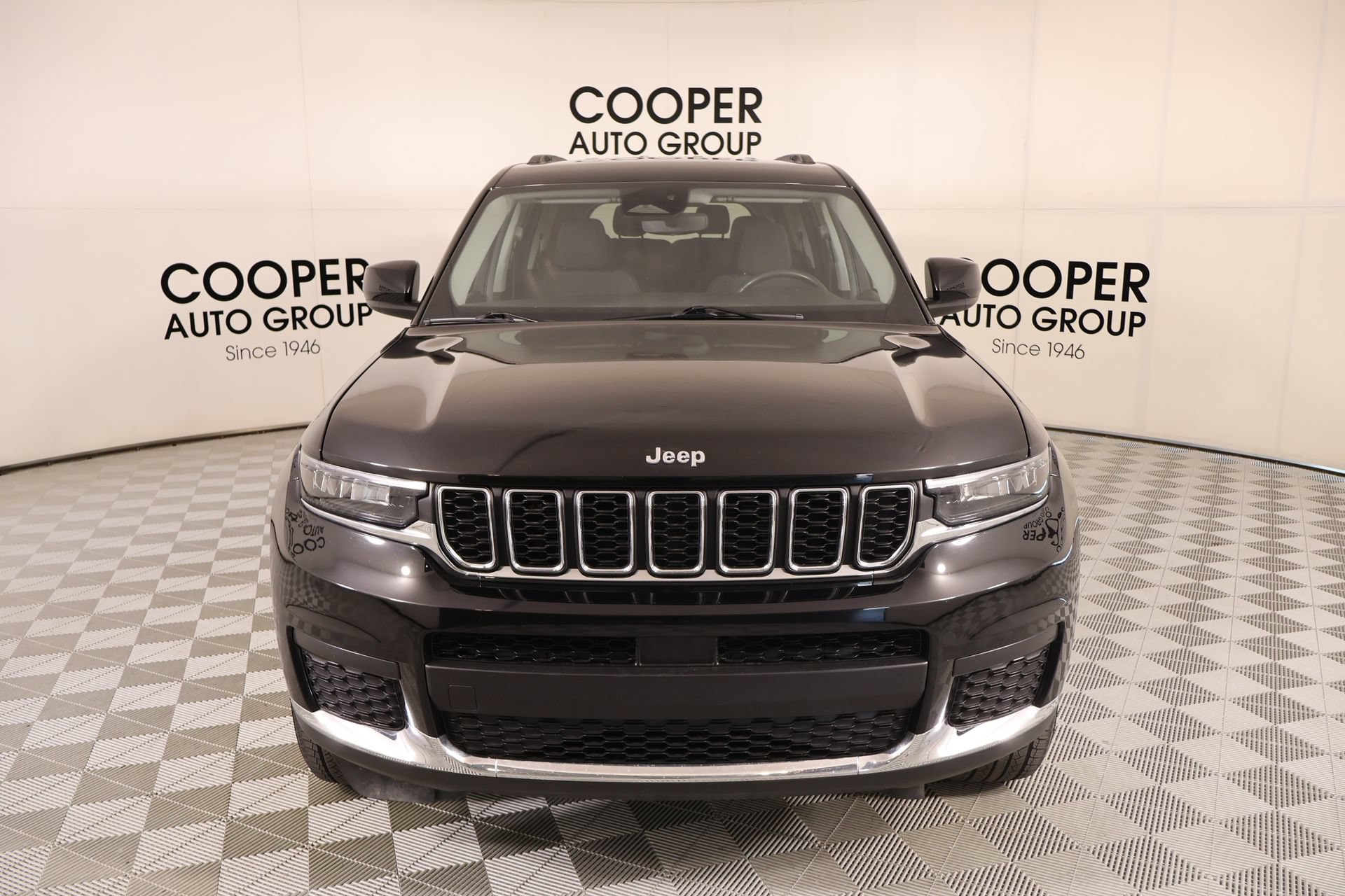 Used 2023 Jeep Grand Cherokee L Laredo AWD/4WD image 8