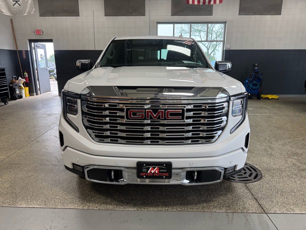 Used 2024 GMC Sierra 1500 Denali image 2