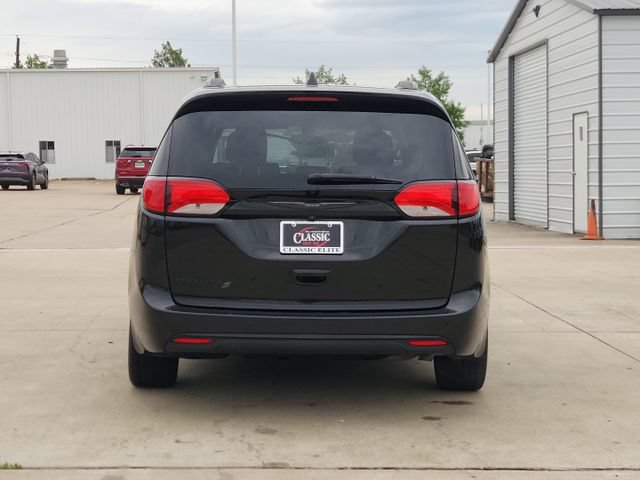 Used 2020 Chrysler Pacifica Touring-L w/ S Appearance Package FWD image 6