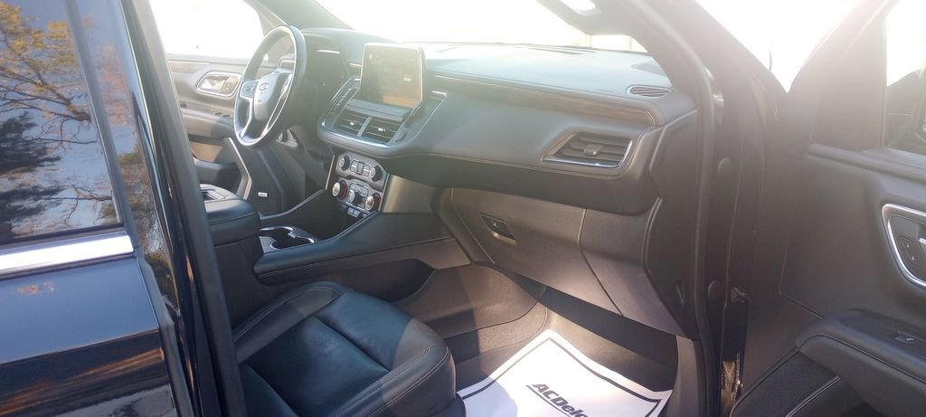 Used 2022 Chevrolet Suburban LT image 14