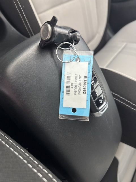 Used 2025 Hyundai Venue SEL image 34