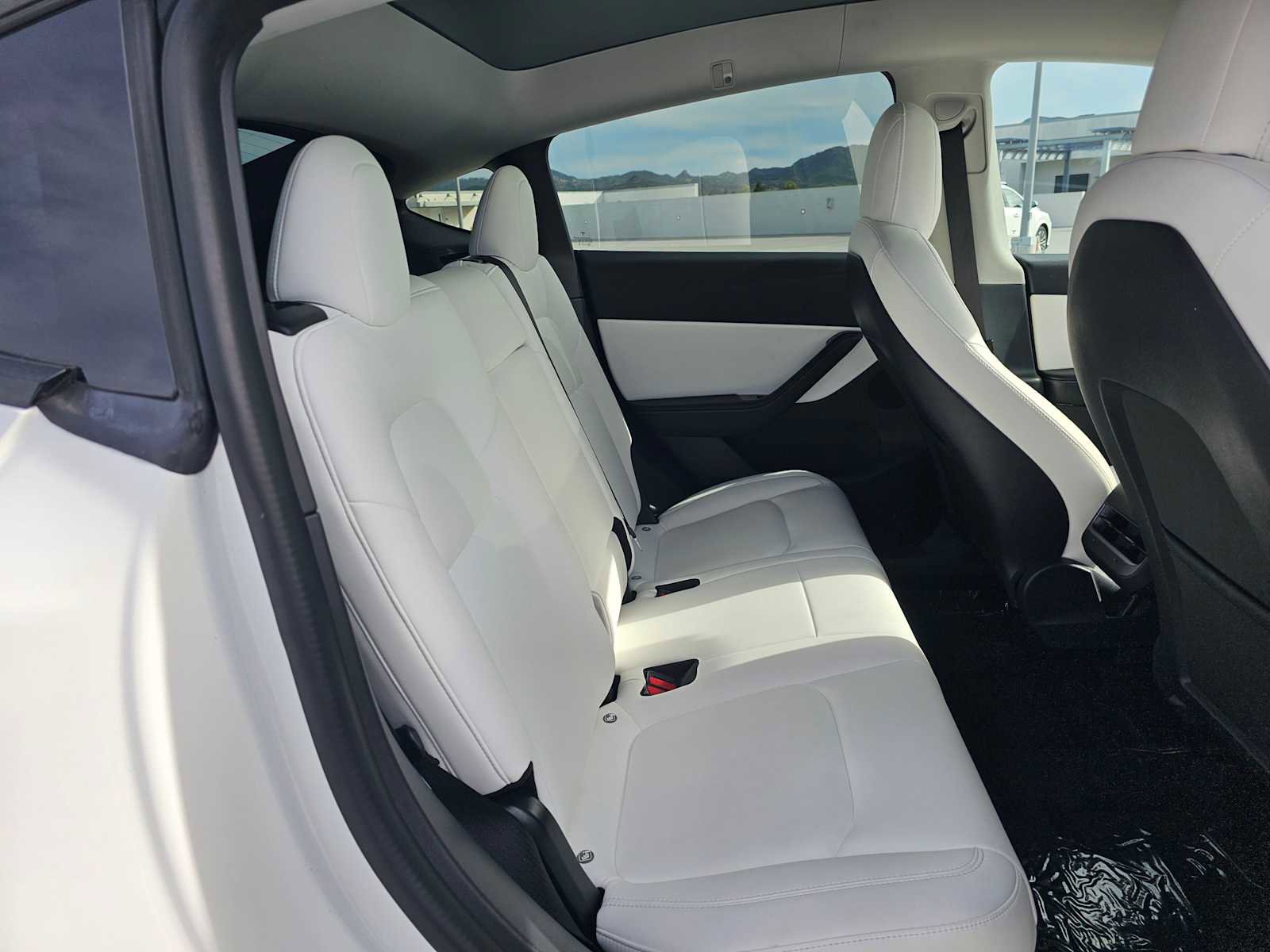 Used 2021 Tesla Model Y Long Range image 12