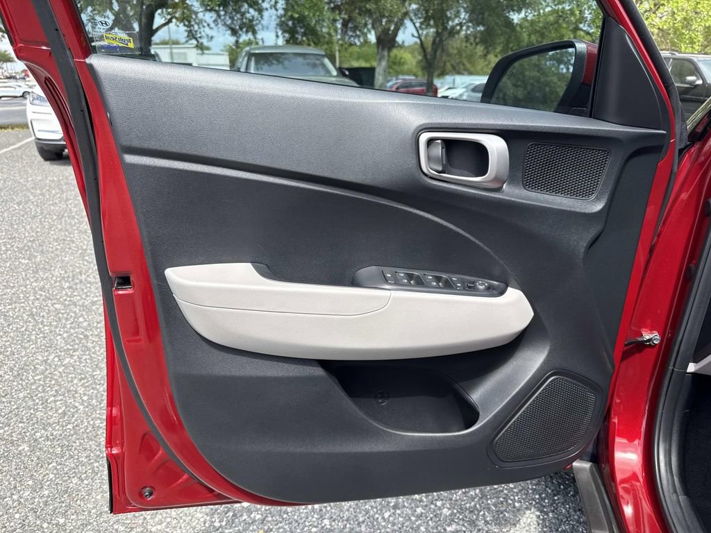 Used 2024 Hyundai Venue SEL FWD image 18