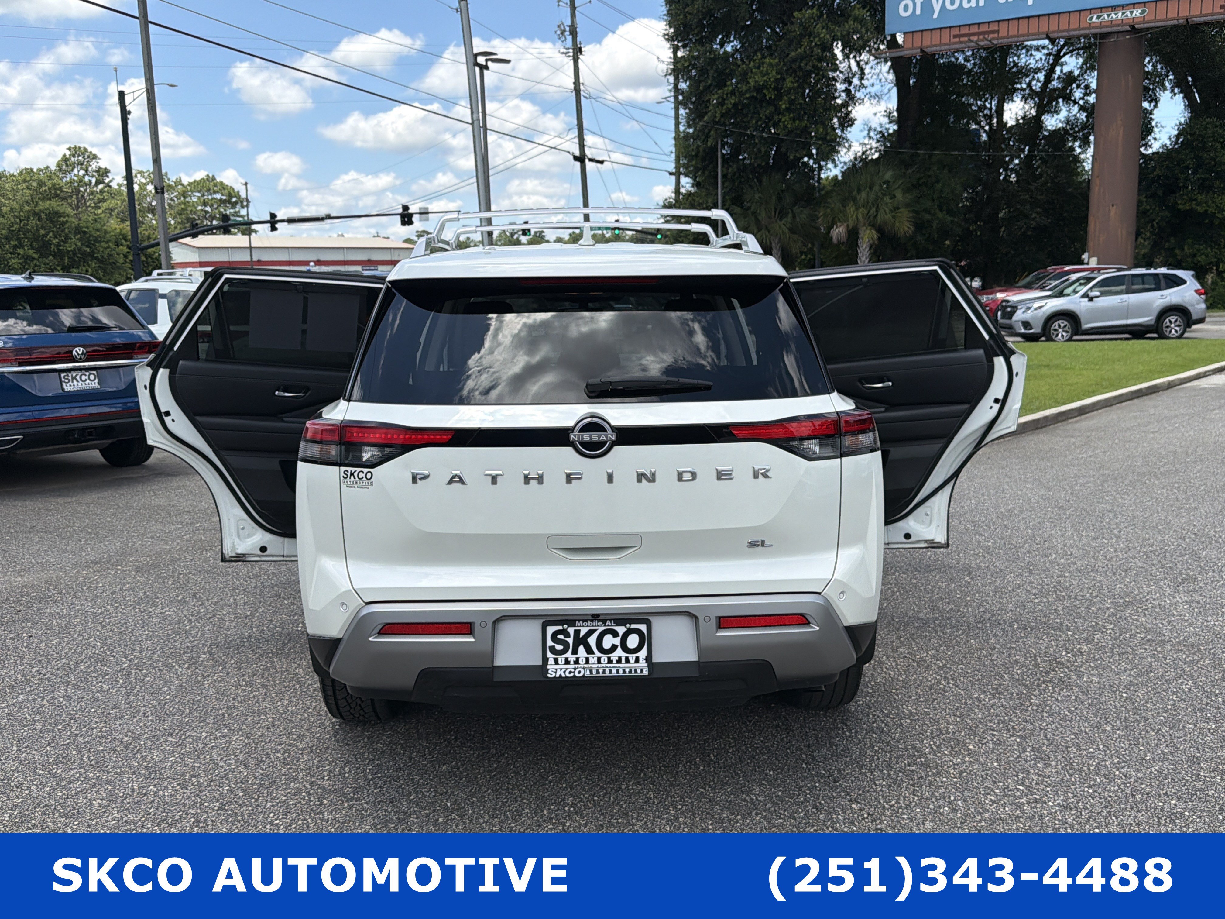 Used 2023 Nissan Pathfinder SL FWD image 32