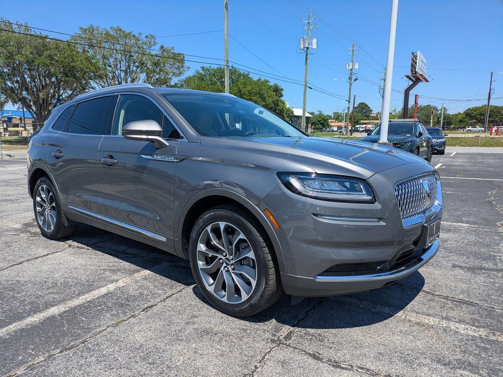 Used 2023 Lincoln Nautilus Reserve w/ Luxury Package FWD image 2