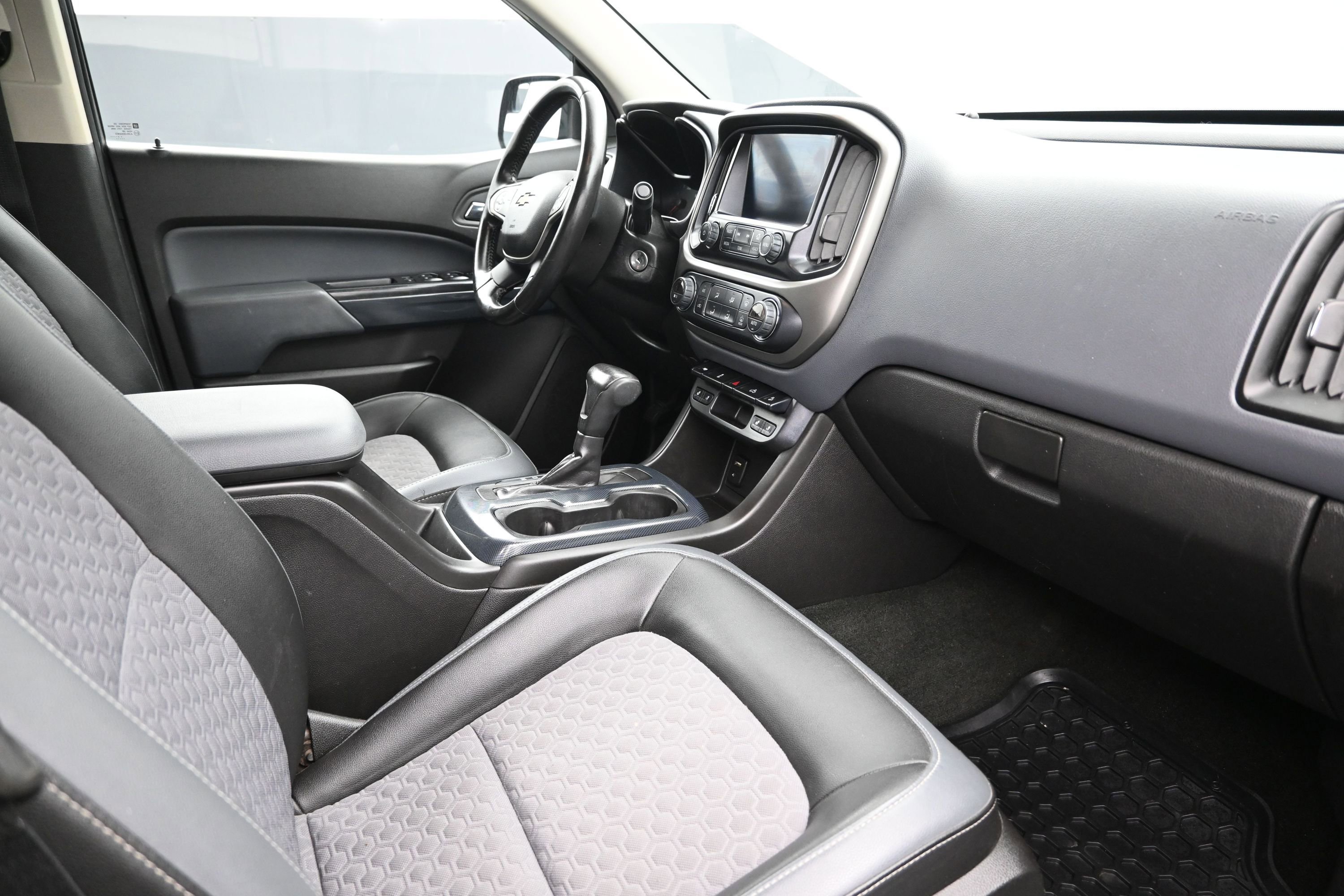 Used 2015 Chevrolet Colorado Z71 AWD/4WD image 25