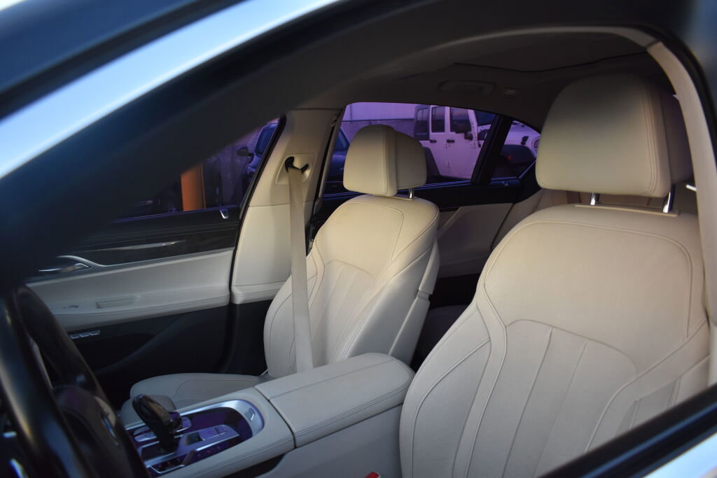 Used 2017 BMW 740i image 16