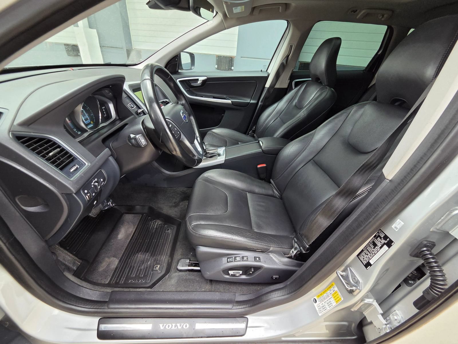Used 2015 Volvo XC60 T5 AWD/4WD image 12