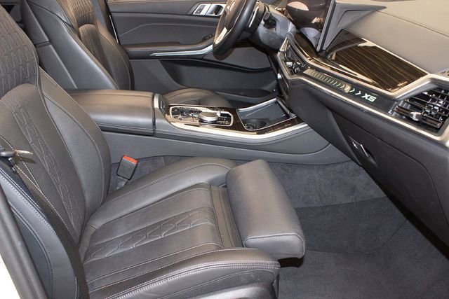 Used 2025 BMW X5 xDrive50e AWD/4WD image 10