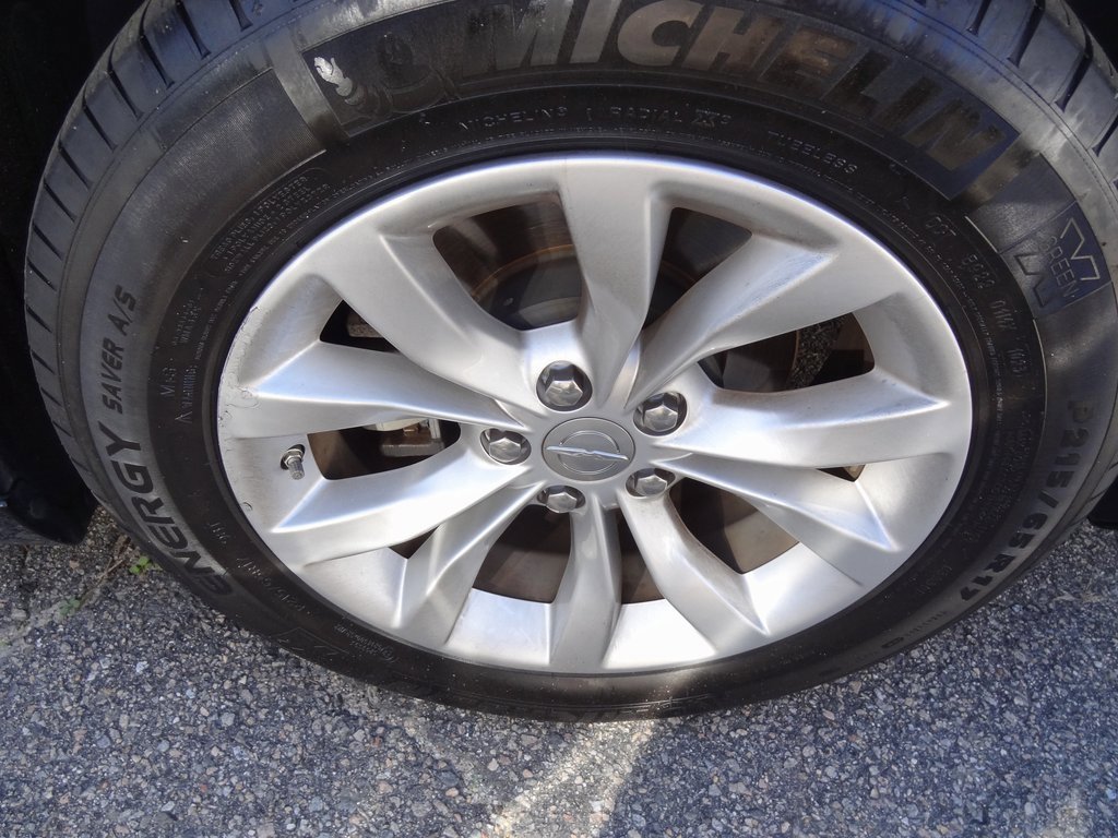 Used 2023 Chrysler 300 Touring image 11