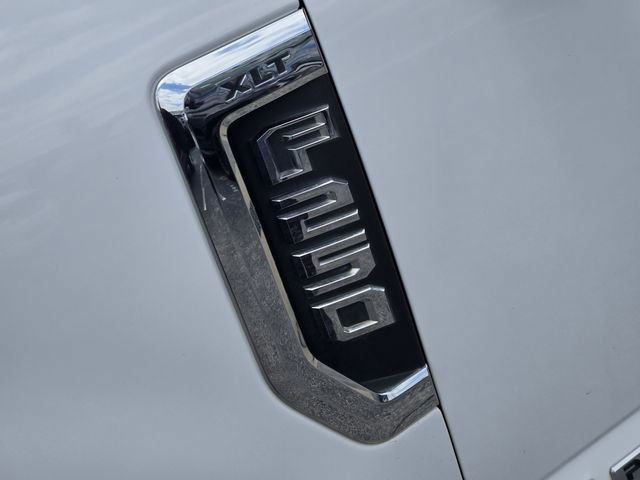 Used 2019 Ford F250 XLT w/ XLT Premium Package AWD/4WD image 12