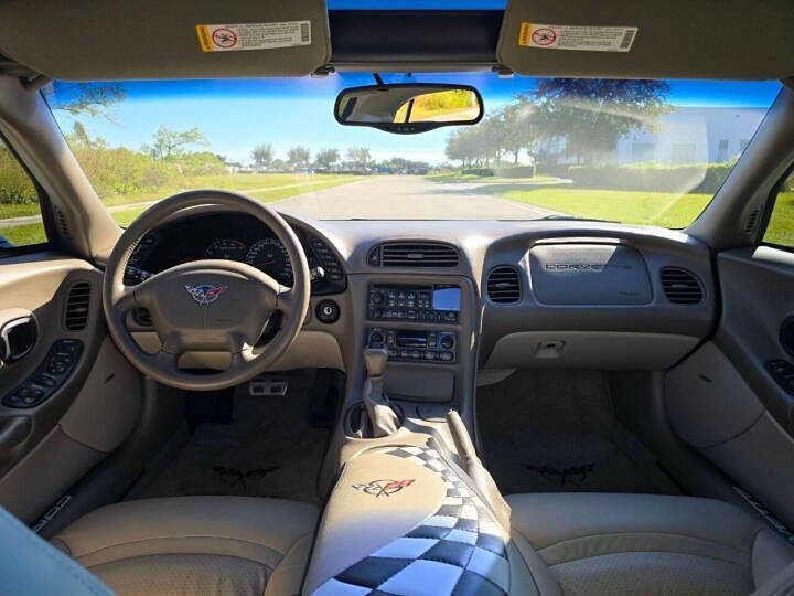 Used 2004 Chevrolet Corvette Coupe w/ Preferred Equipment Group image 15