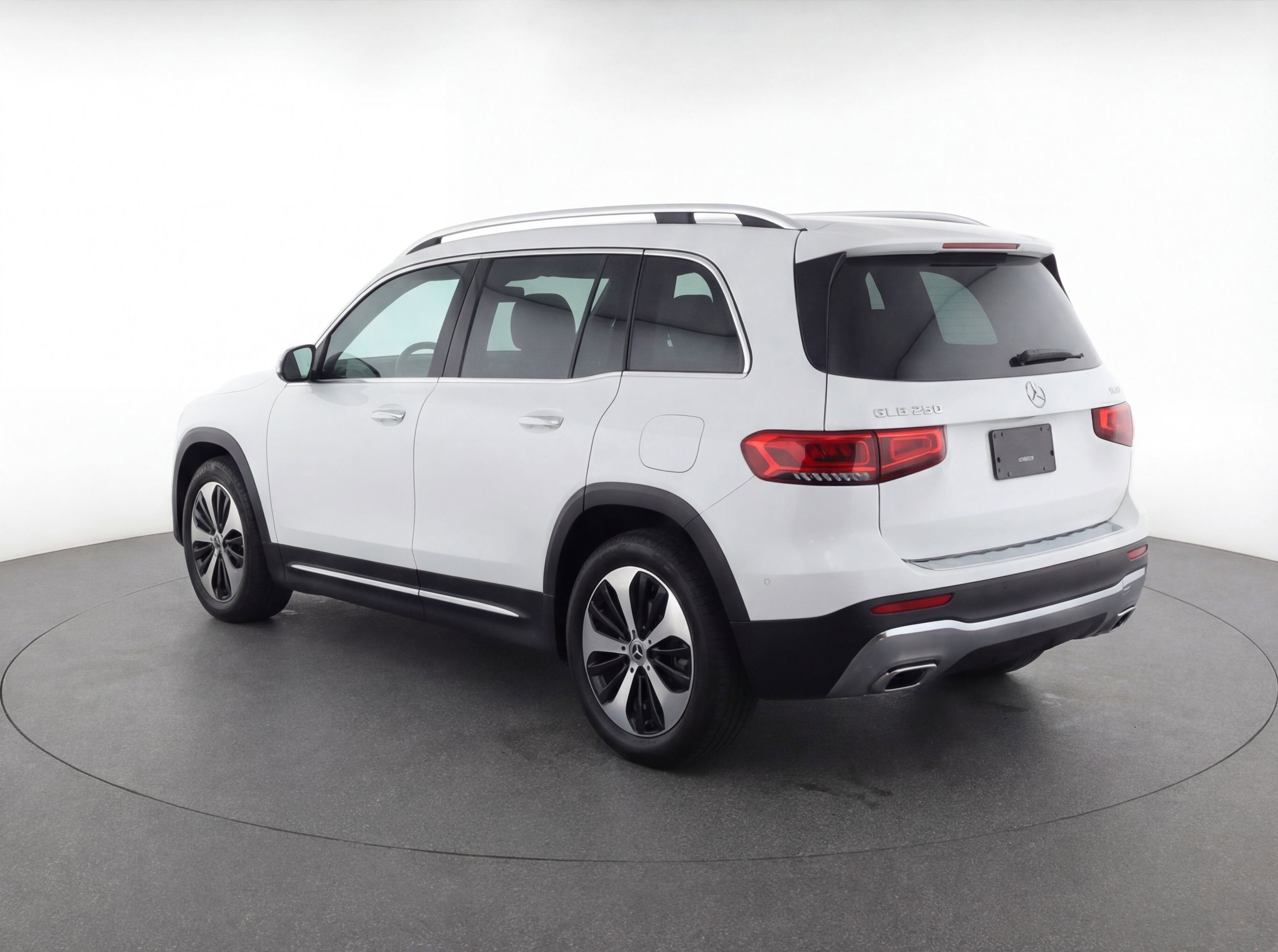 Used 2025 Mercedes-Benz GLB 250 4MATIC image 6