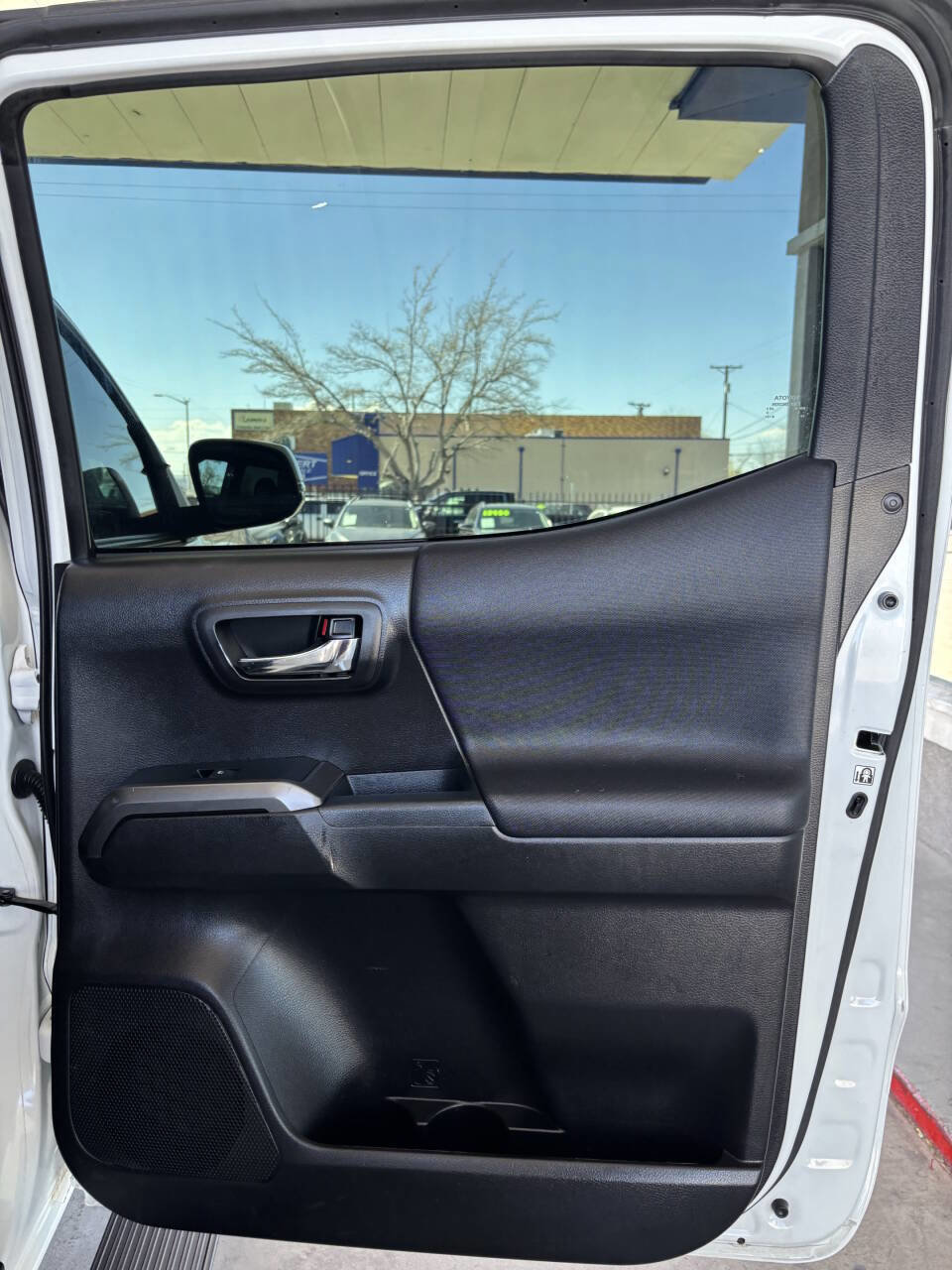 Used 2019 Toyota Tacoma TRD Off-Road w/ Technology Package AWD/4WD image 14