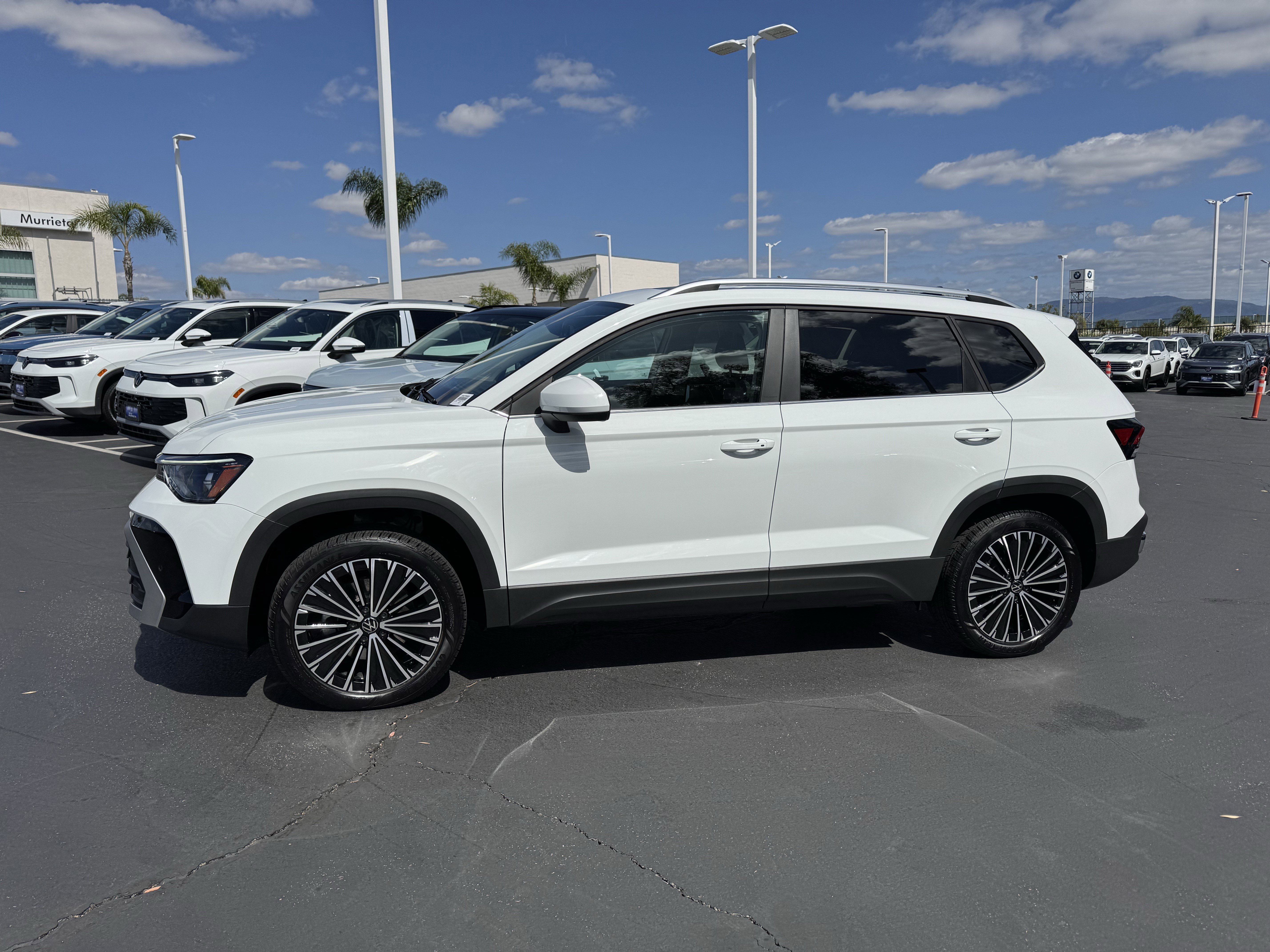 Used 2025 Volkswagen Taos SE FWD image 7