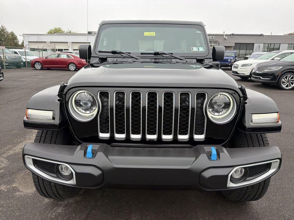 Used 2023 Jeep Wrangler Unlimited Sahara w/ Cold Weather Group AWD/4WD image 9