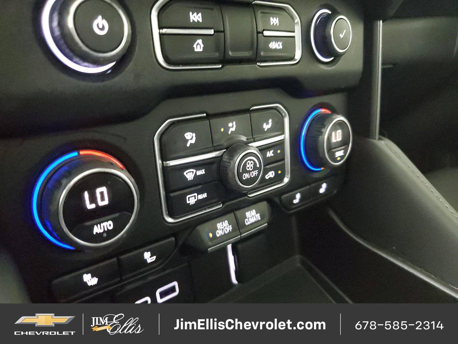 Used 2023 Chevrolet Tahoe Z71 w/ Luxury Package AWD/4WD image 30