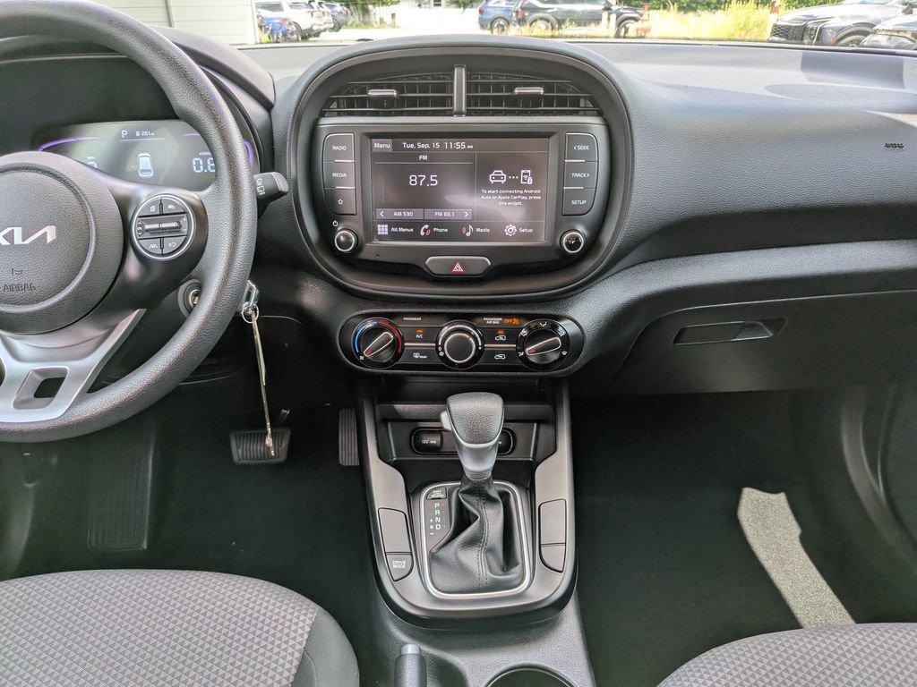 Certified 2025 Kia Soul LX w/ LX Technology Package FWD image 16