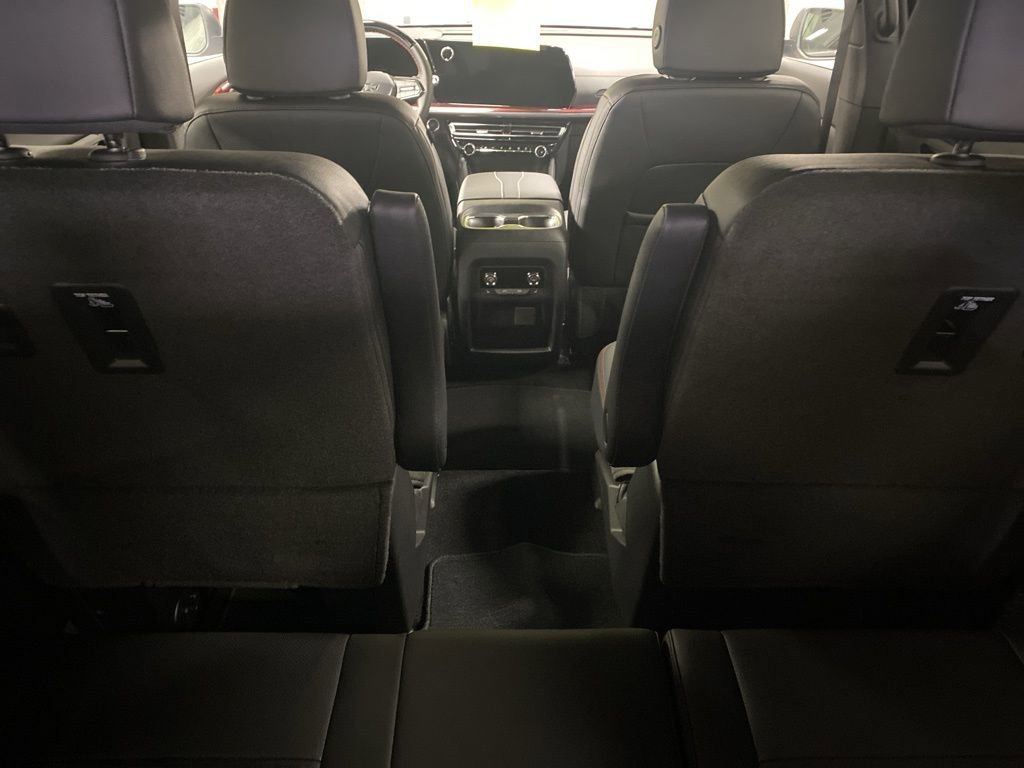 New 2026 Chevrolet Traverse RS w/ LPO, Floor Liner Package AWD/4WD image 19