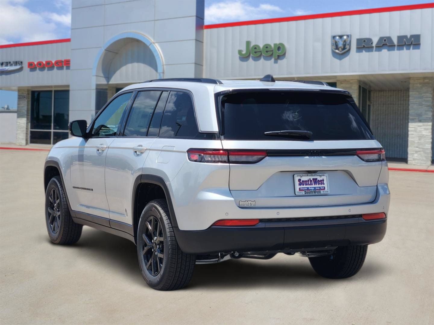 New 2026 Jeep Grand Cherokee Altitude RWD image 4