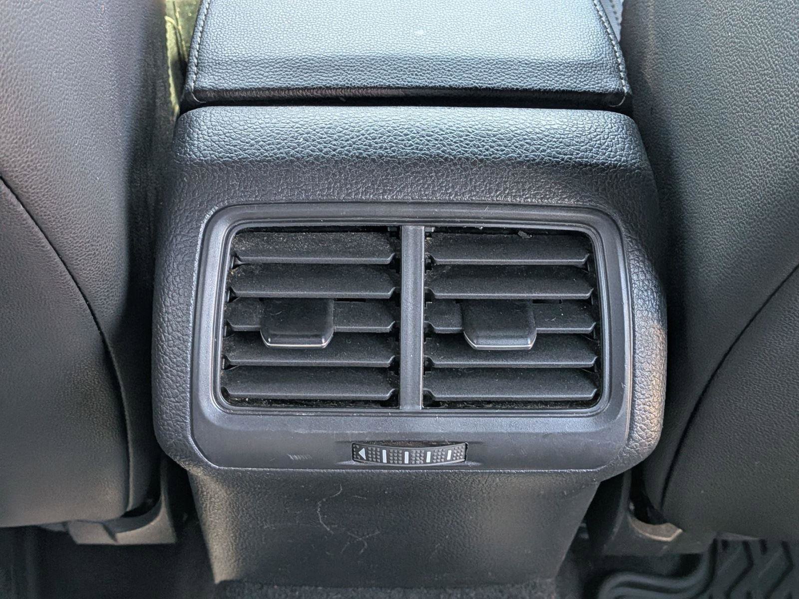 Used 2018 Volkswagen Golf R 4-Door AWD/4WD image 33