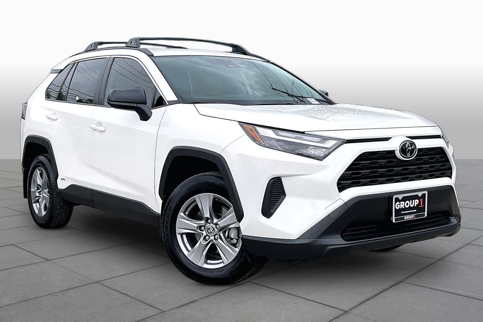 Used 2025 Toyota RAV4 LE AWD/4WD image 3