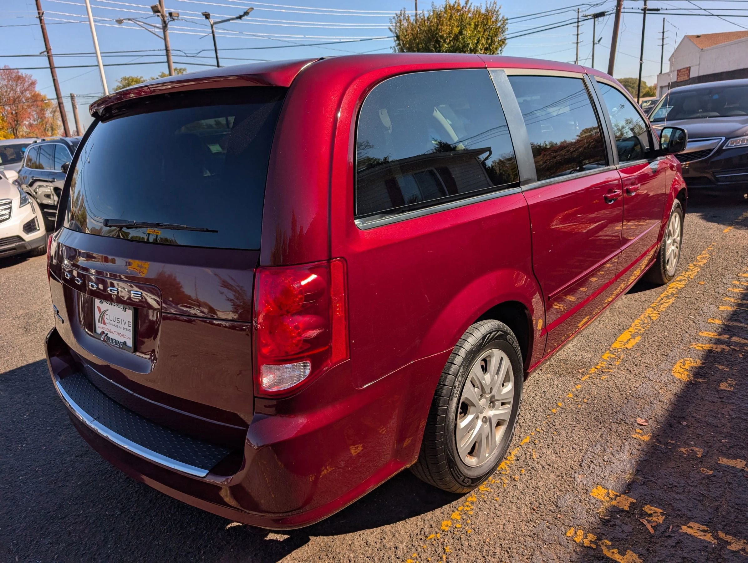Used 2017 Dodge Grand Caravan SE image 3