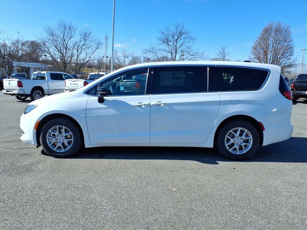 New 2026 Chrysler Voyager LX image 6