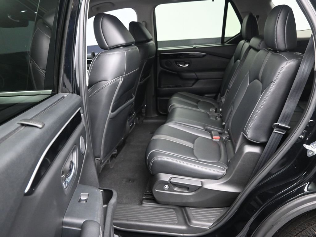 Used 2023 Honda Pilot Touring image 14