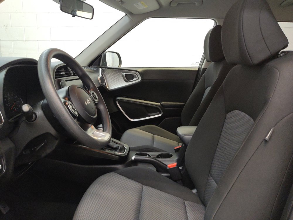 Used 2022 Kia Soul LX image 17