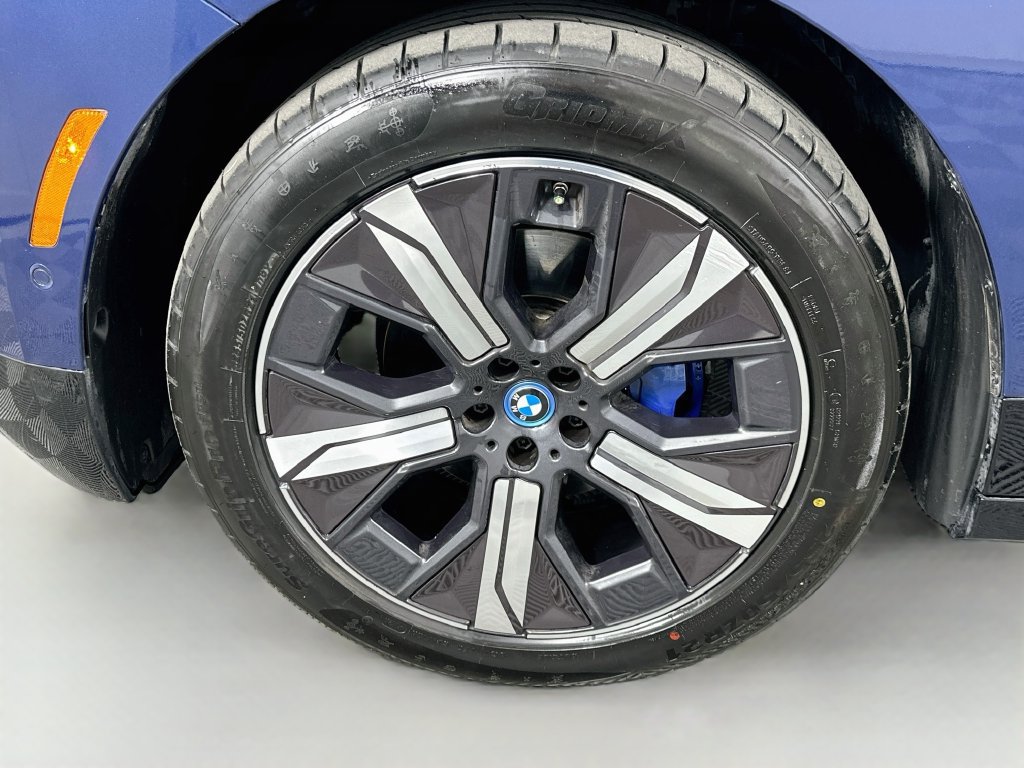Certified 2024 BMW iX xDrive50 w/ Sport Package AWD/4WD image 31