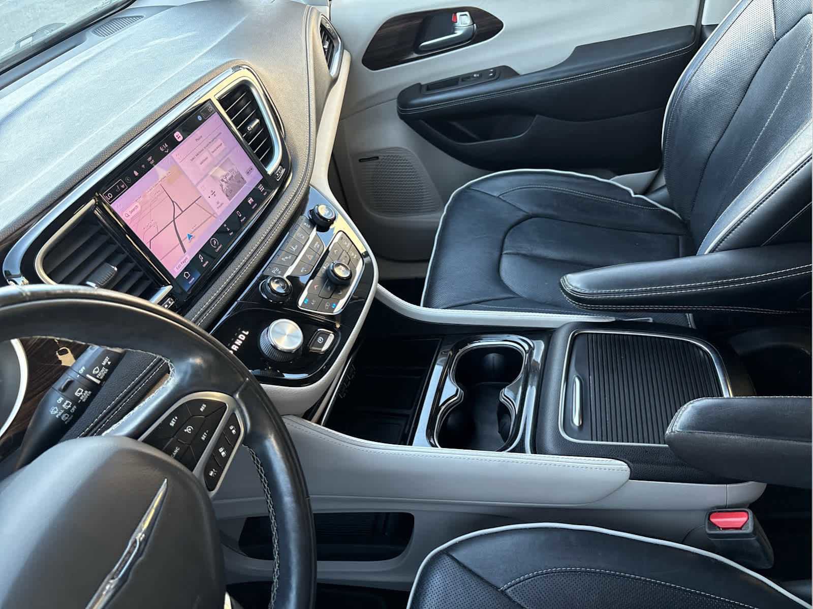 Used 2022 Chrysler Pacifica Limited FWD image 23