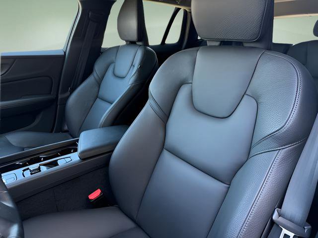 Used 2025 Volvo V60 B5 Cross Country Plus image 18