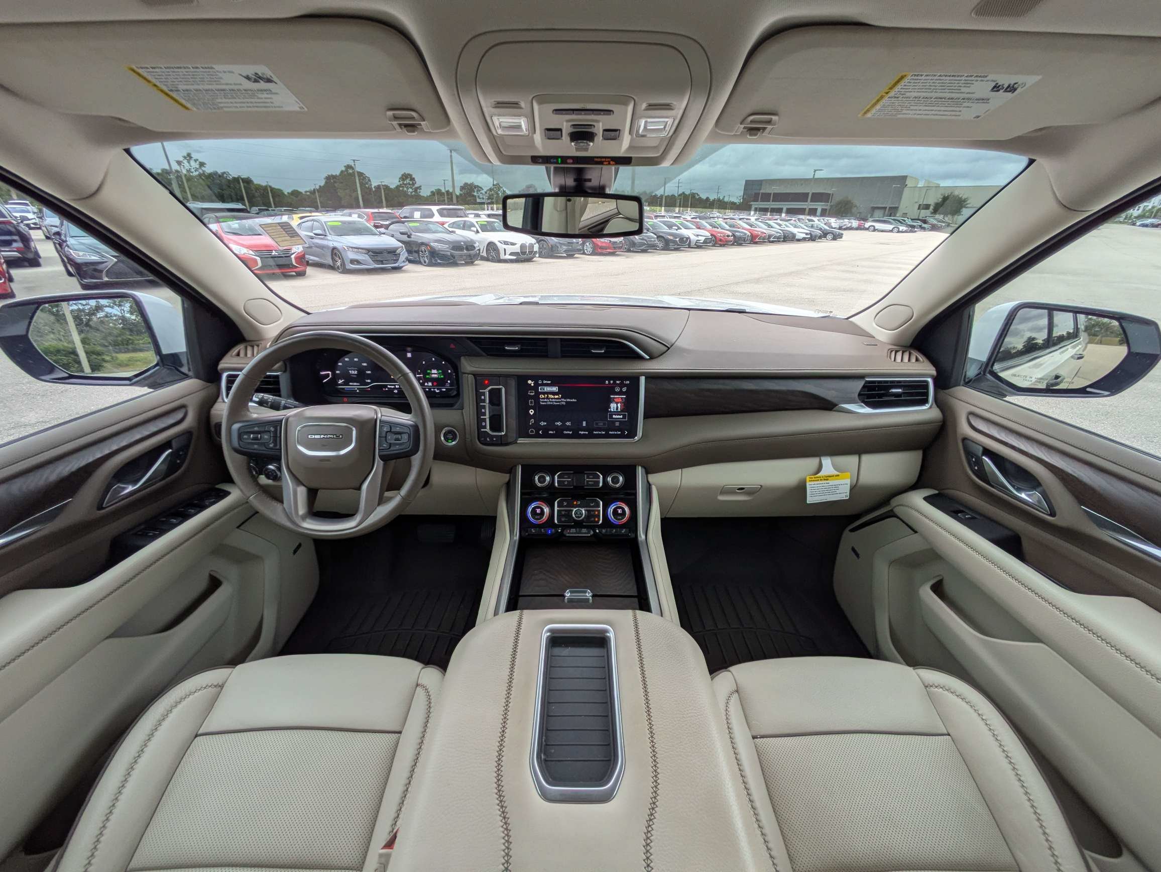 Used 2022 GMC Yukon XL Denali AWD/4WD image 33
