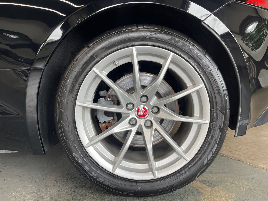 Used 2018 Jaguar F-TYPE Coupe RWD image 30