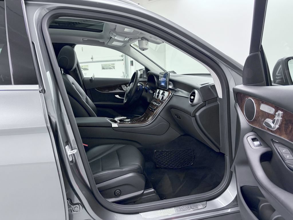 Used 2016 Mercedes-Benz GLC 300 4MATIC image 17