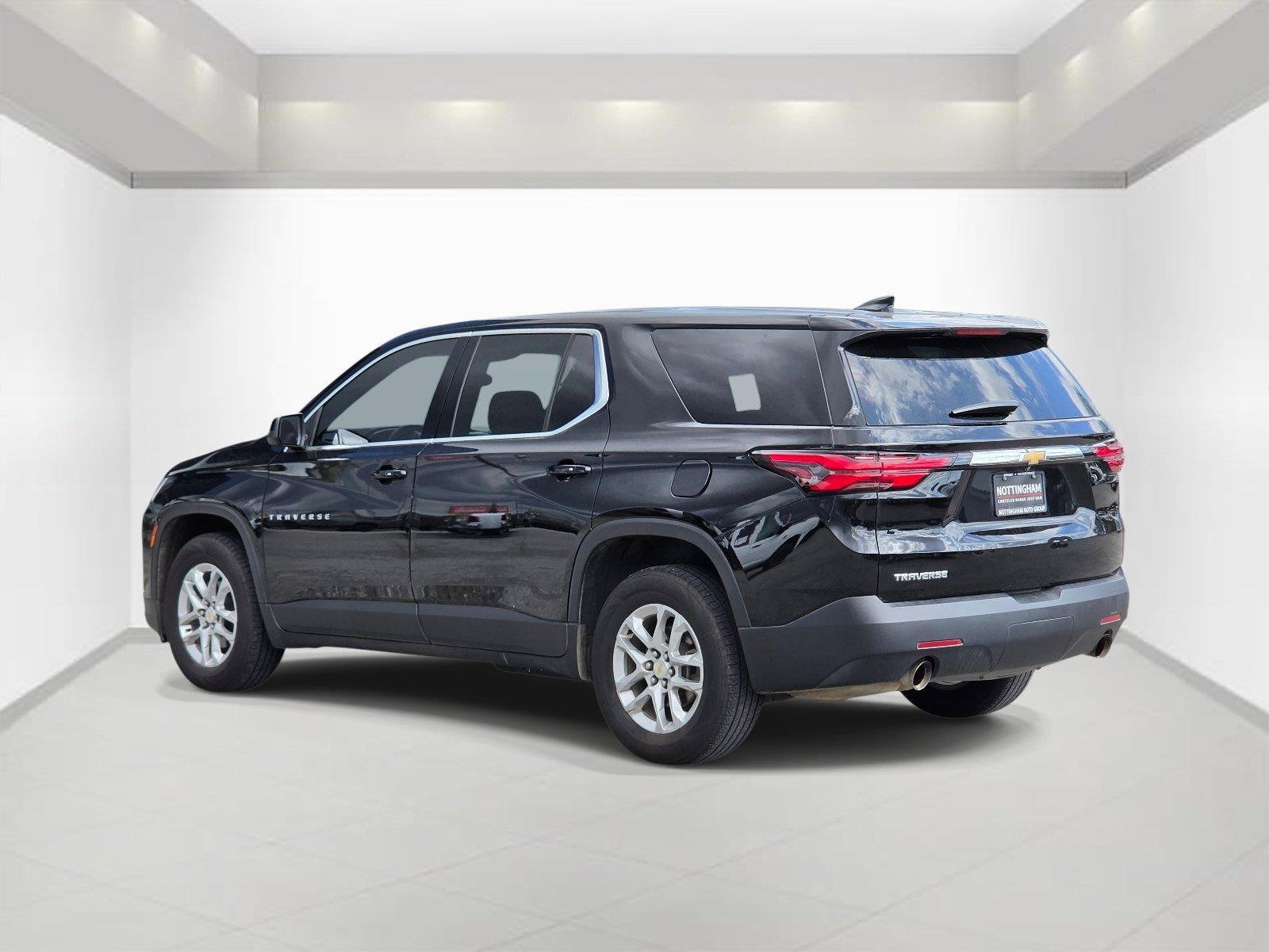Used 2023 Chevrolet Traverse LS FWD image 4