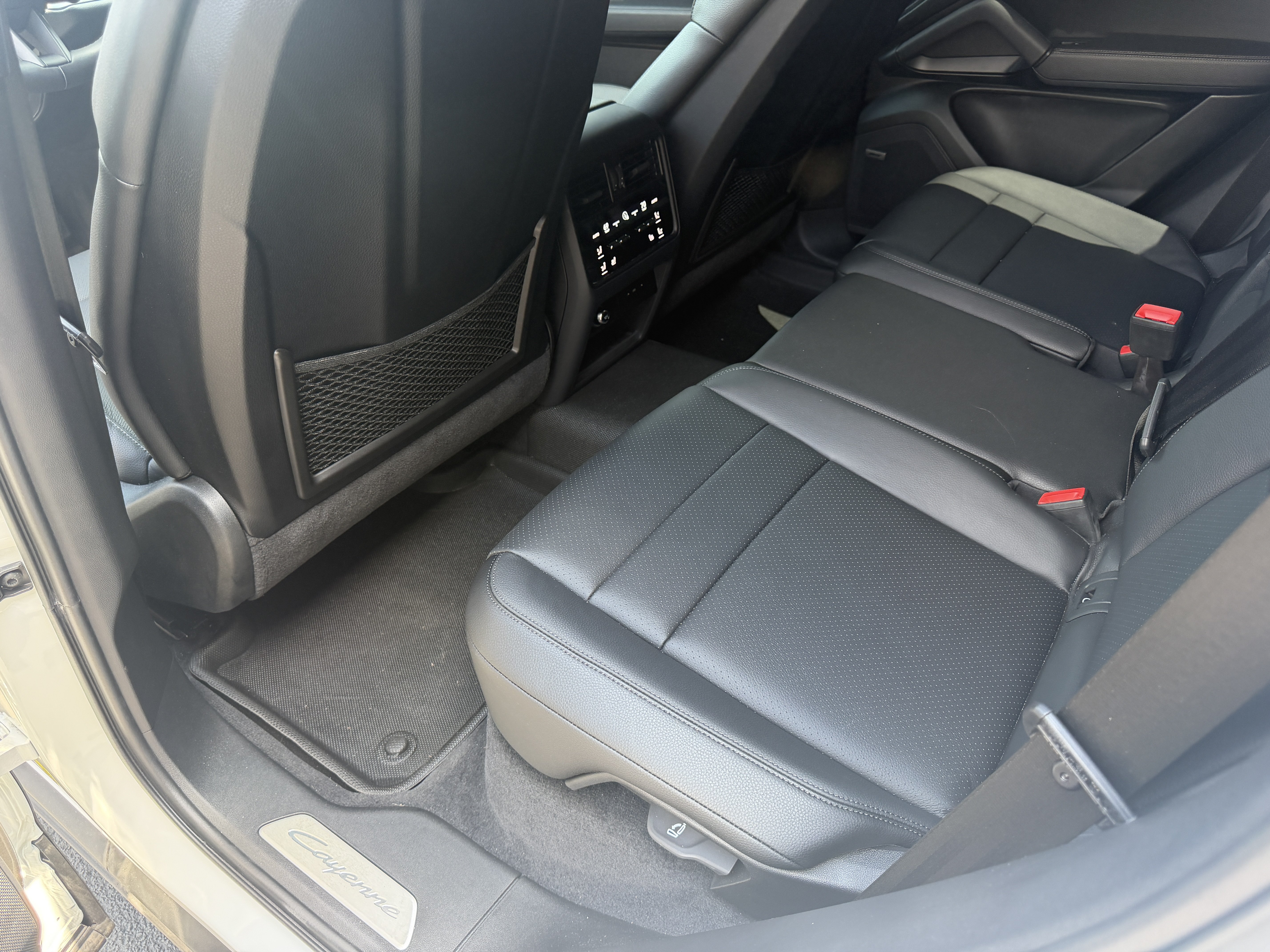 Certified 2024 Porsche Cayenne AWD/4WD image 22