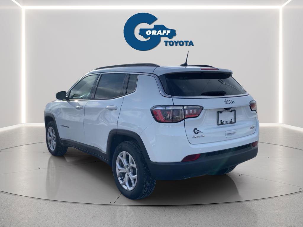 Used 2024 Jeep Compass Latitude image 3