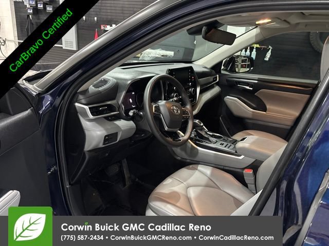 Used 2020 Toyota Highlander XLE AWD/4WD image 10