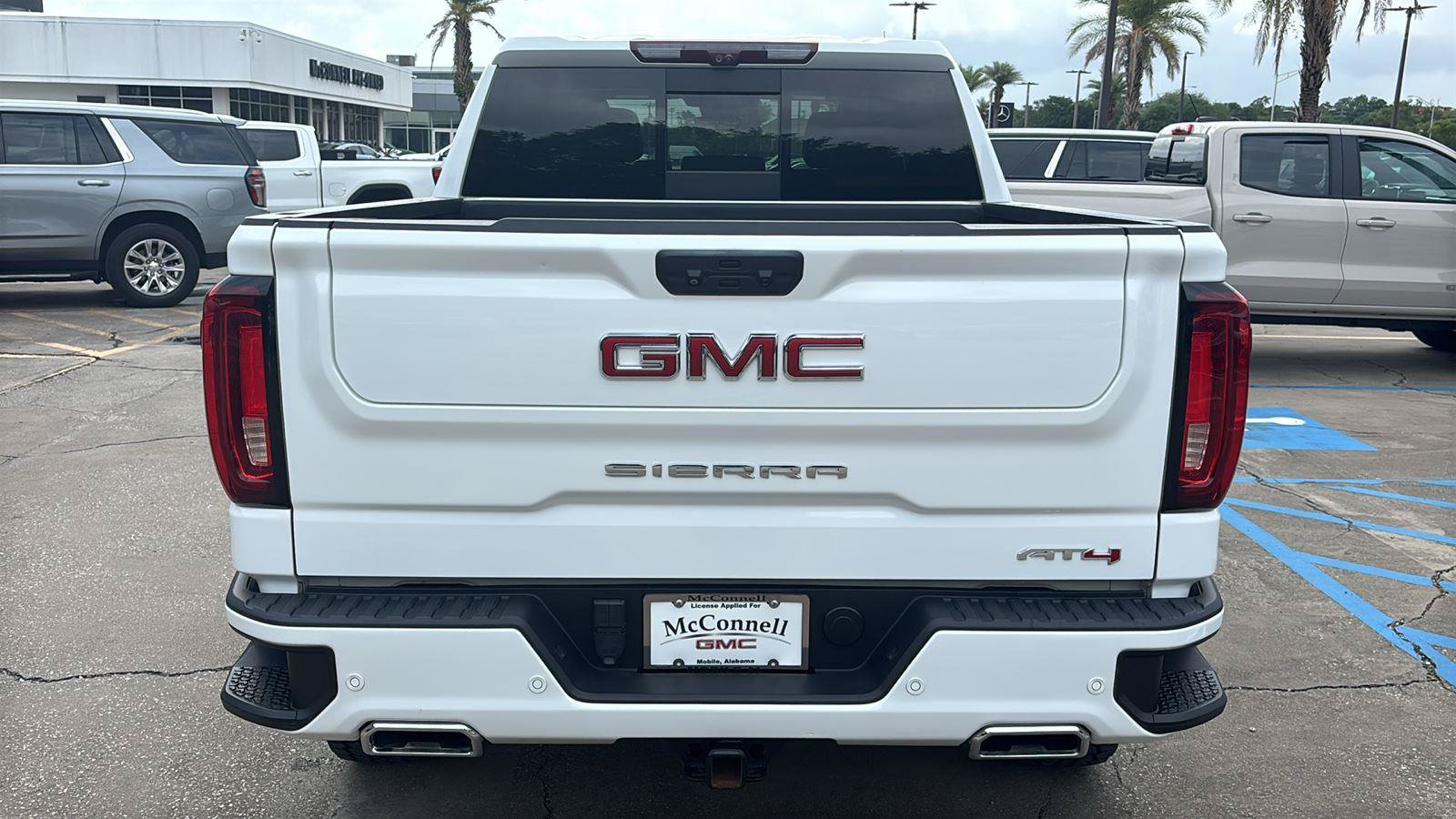 Certified 2022 GMC Sierra 1500 AT4 w/ AT4 Premium Package AWD/4WD image 6